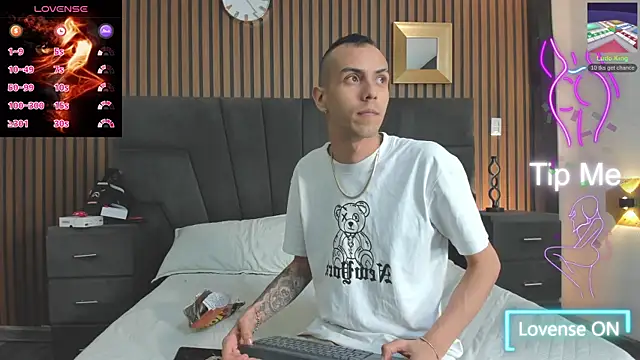 DerryAndIzzy online show from 11/13/25, 04:38