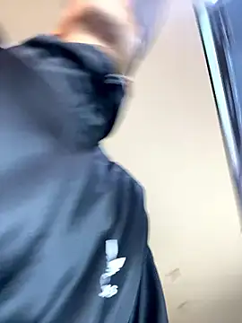 DerryAndIzzy online show from 01/10/26, 05:36