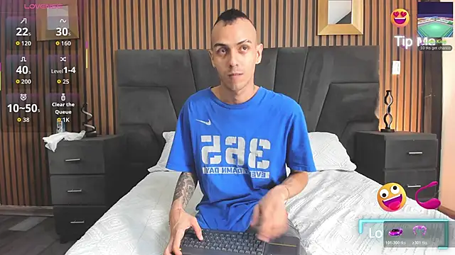 DerryAndIzzy online show from 11/12/25, 04:16