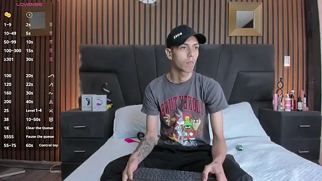 DerryAndIzzy online show from 11/21/25, 05:50