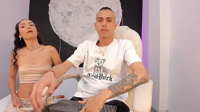 DerryAndIzzy online show from 10/12/25, 04:14