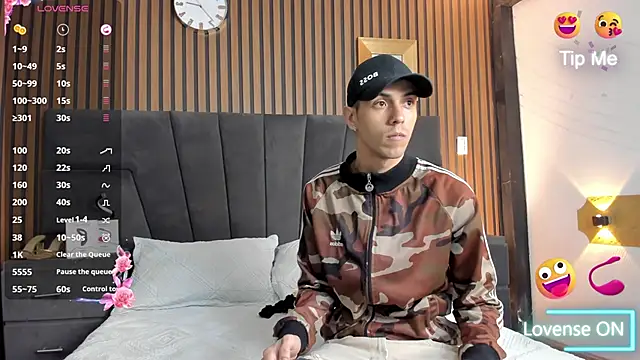 DerryAndIzzy online show from 10/25/25, 04:00