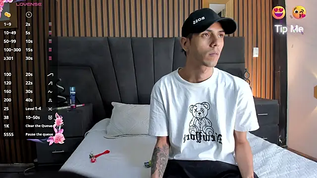 DerryAndIzzy online show from 10/27/25, 04:02