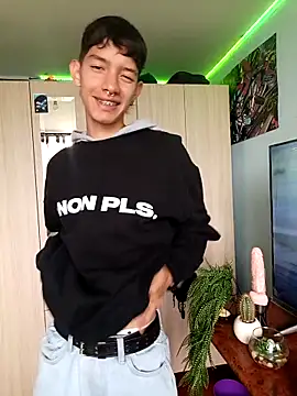 heyy noah11 online show from 10/31/25, 07:54