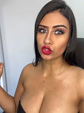 Snapshot of _Isabella_1 chatting on 11/13/25, 02:37 Isabella 1 online show from 11/13/25, 02:37