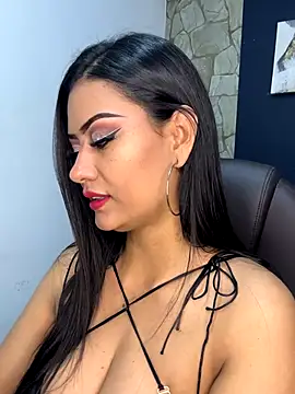 Snapshot of _Isabella_1 chatting on 10/25/25, 02:33 Isabella 1 online show from 10/25/25, 02:33