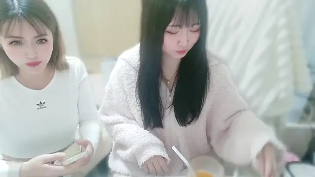 Snapshot of Hibikiii_ chatting on 10/31/25, 06:43 Hibikiii  online show from 10/31/25, 06:43