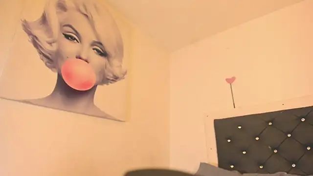 BiancaValentinna online show from 10/27/25, 09:05