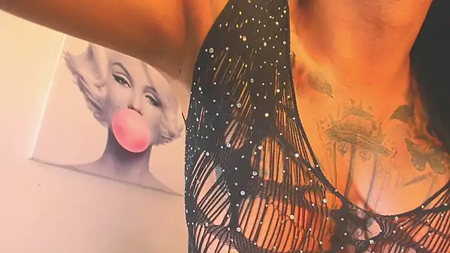 BiancaValentinna online show from 12/20/25, 02:03