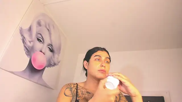 BiancaValentinna online show from 11/12/25, 06:56