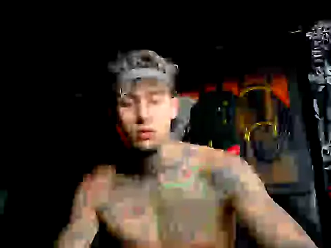 Snapshot of Molotov_Explosive chatting on 10/19/25, 08:33 Molotov Explosive online show from 10/19/25, 08:33