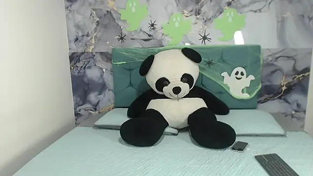 ZoeSinclair online show from 10/22/25, 07:02