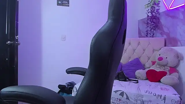 Sofi And Santy online show from 04/18/26, 02:58