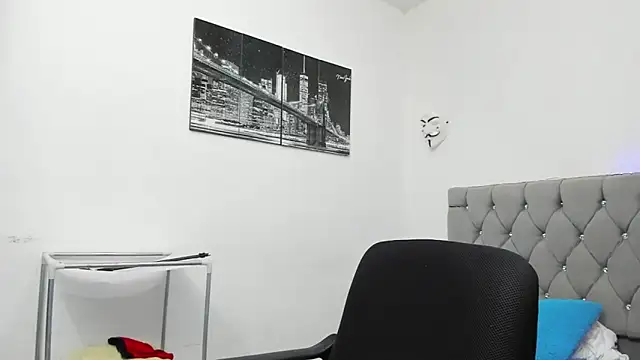 Sofi And Santy online show from 11/08/25, 10:57