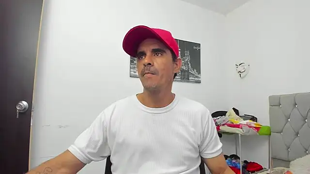 Sofi And Santy online show from 11/29/25, 12:44