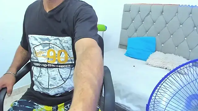 Sofi And Santy online show from 11/23/25, 12:09