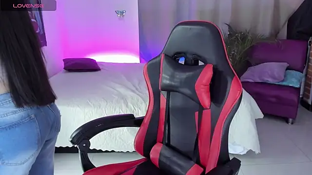 skarlett222 online show from 12/02/25, 09:49