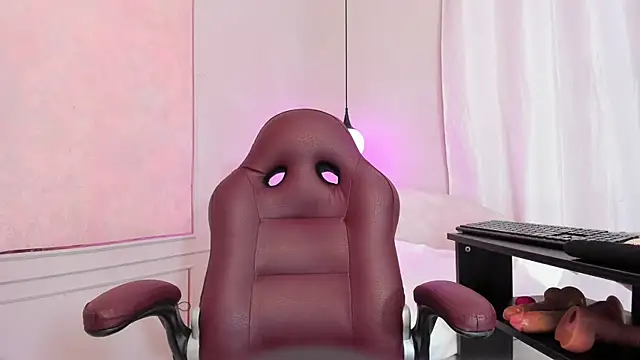 Belindamuller online show from 10/31/25, 03:47