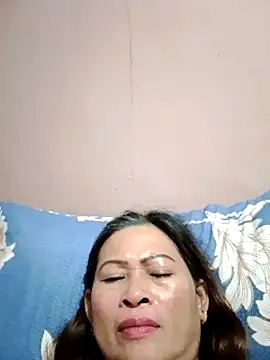 Snapshot of merr_ann123 chatting on 10/26/25, 01:33 merr ann123 online show from 10/26/25, 01:33