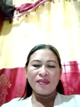 Snapshot of merr_ann123 chatting on 10/26/25, 01:28 merr ann123 online show from 10/26/25, 01:28