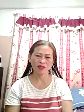Snapshot of merr_ann123 chatting on 05/18/26, 12:44 merr ann123 online show from 05/18/26, 12:44