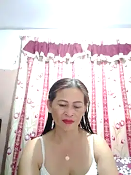 Snapshot of merr_ann123 chatting on 05/27/26, 01:26 merr ann123 online show from 05/27/26, 01:26