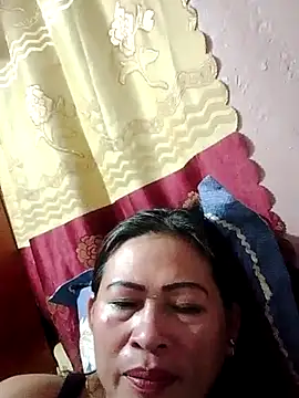 Snapshot of merr_ann123 chatting on 10/21/25, 05:23 merr ann123 online show from 10/21/25, 05:23