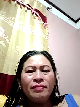 Snapshot of merr_ann123 chatting on 10/25/25, 10:25 merr ann123 online show from 10/25/25, 10:25