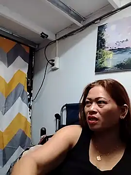 Snapshot of merr_ann123 chatting on 12/15/25, 11:31 merr ann123 online show from 12/15/25, 11:31