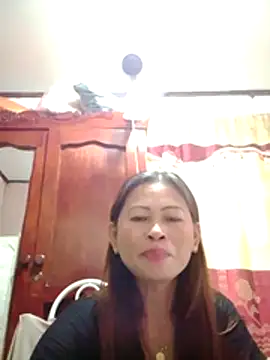 Snapshot of merr_ann123 chatting on 11/27/25, 06:36 merr ann123 online show from 11/27/25, 06:36