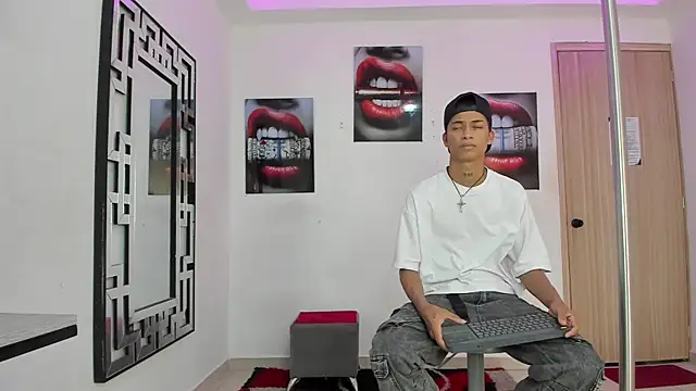 EMPIRE BOYS1 online show from 11/30/25, 07:03