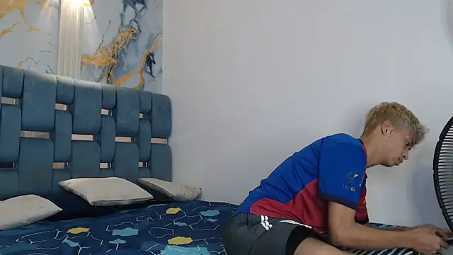 EMPIRE BOYS1 online show from 03/26/26, 07:12