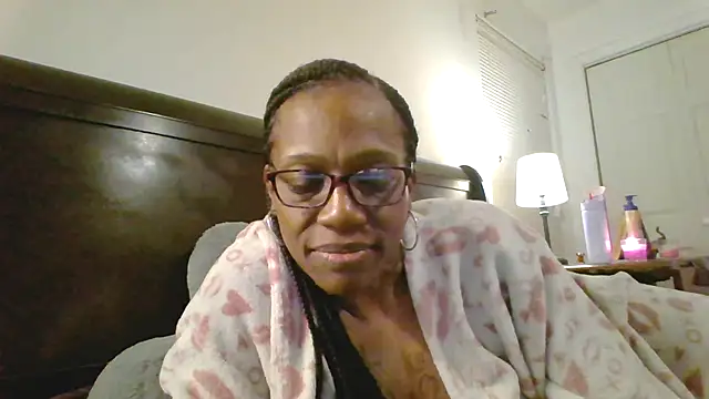 SweetCandy85 online show from 10/16/25, 02:42