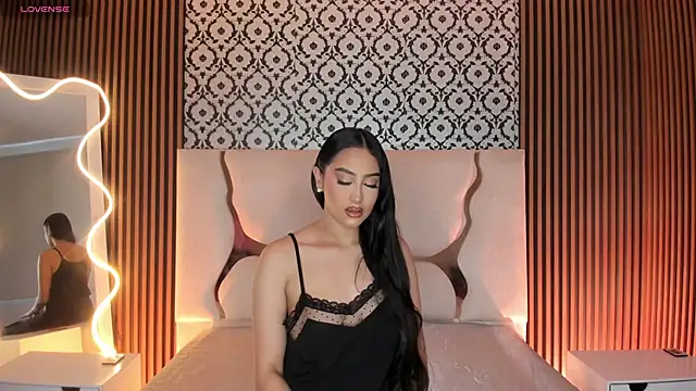 BEELLA TAY1 online show from 12/15/25, 12:33