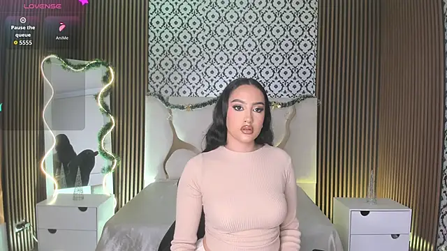 BEELLA TAY1 online show from 11/25/25, 09:04