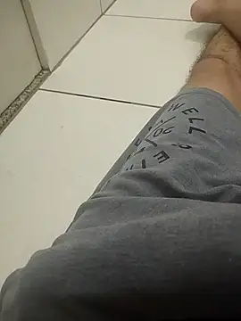 Guilhermekovaliosky online show from 12/18/25, 03:49