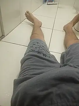 Guilhermekovaliosky online show from 12/19/25, 03:14