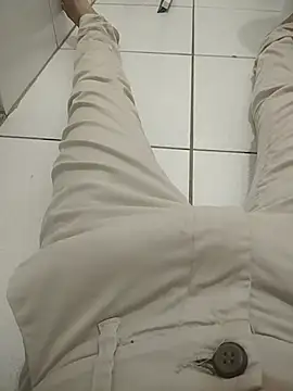 Guilhermekovaliosky online show from 12/15/25, 02:01