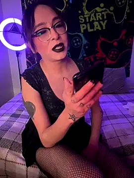 MiniMonroe online show from 11/06/25, 09:46