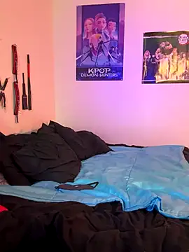 MiniMonroe online show from 12/04/25, 07:51