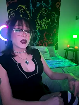 MiniMonroe online show from 10/18/25, 05:53