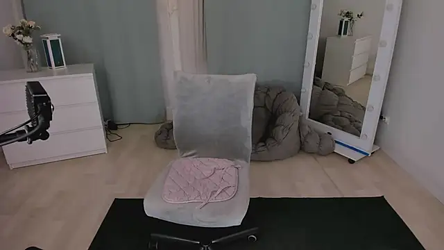 Erika Kim online show from 03/18/26, 01:24