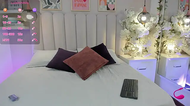 Isabella  gonzalez  online show from 11/12/25, 03:32