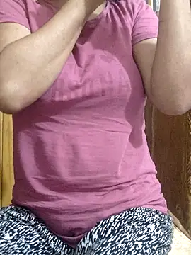 Snapshot of Tanha18 chatting on 11/18/25, 11:13 Tanha18 online show from 11/18/25, 11:13