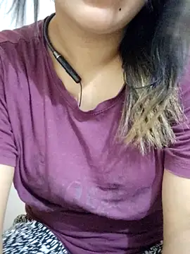 Snapshot of Tanha18 chatting on 10/24/25, 11:04 Tanha18 online show from 10/24/25, 11:04