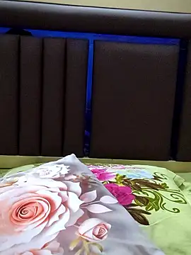 Snapshot of Tanha18 chatting on 12/17/25, 01:10 Tanha18 online show from 12/17/25, 01:10