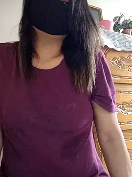 Snapshot of Tanha18 chatting on 10/18/25, 07:32 Tanha18 online show from 10/18/25, 07:32