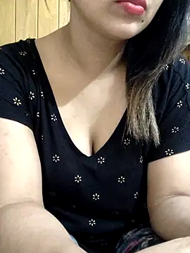 Snapshot of Tanha18 chatting on 11/23/25, 06:56 Tanha18 online show from 11/23/25, 06:56