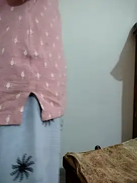 Snapshot of Tanha18 chatting on 10/26/25, 08:26 Tanha18 online show from 10/26/25, 08:26