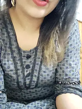 Snapshot of Tanha18 chatting on 11/10/25, 12:32 Tanha18 online show from 11/10/25, 12:32